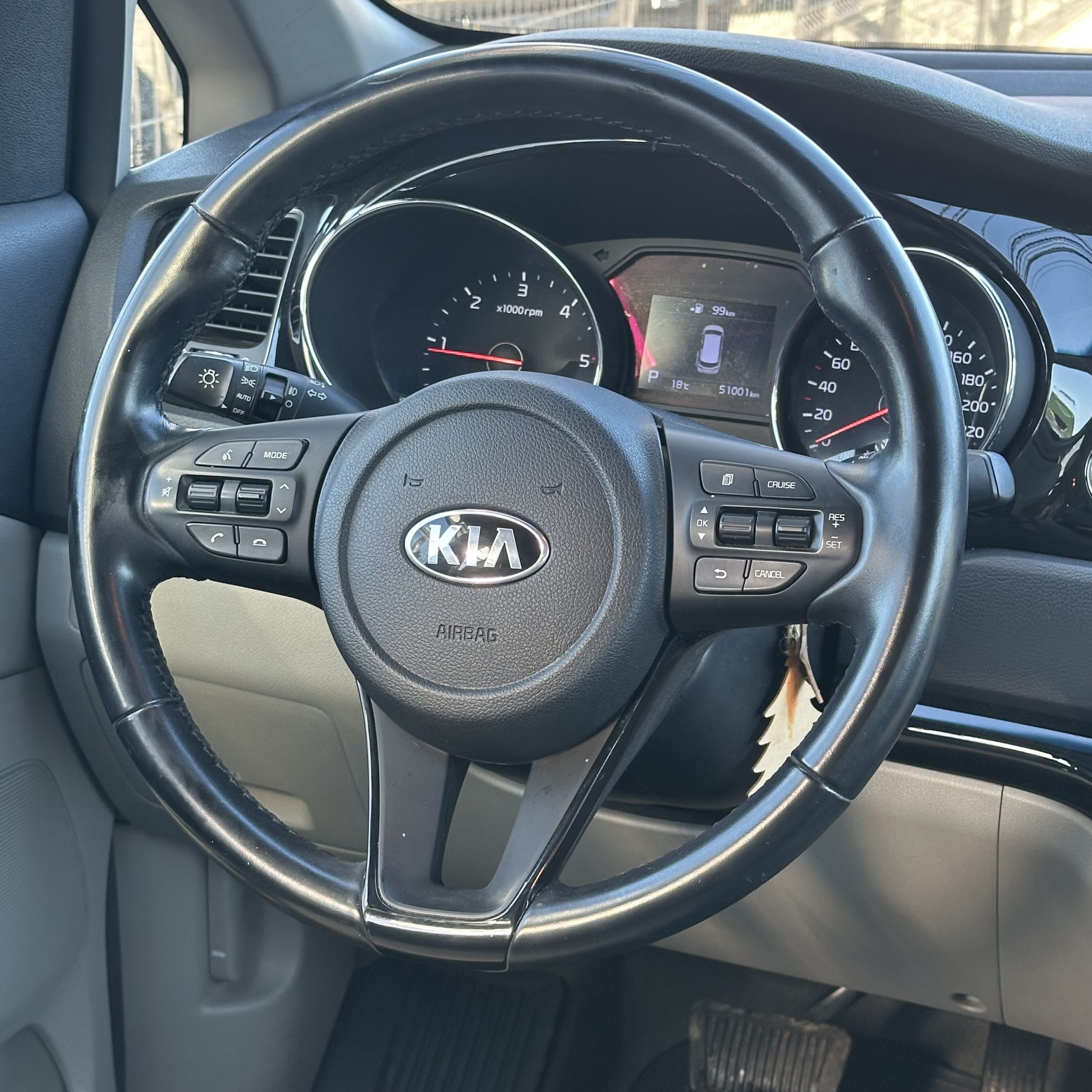 KIA Grand Carnival Miniván — foto 6 de 22