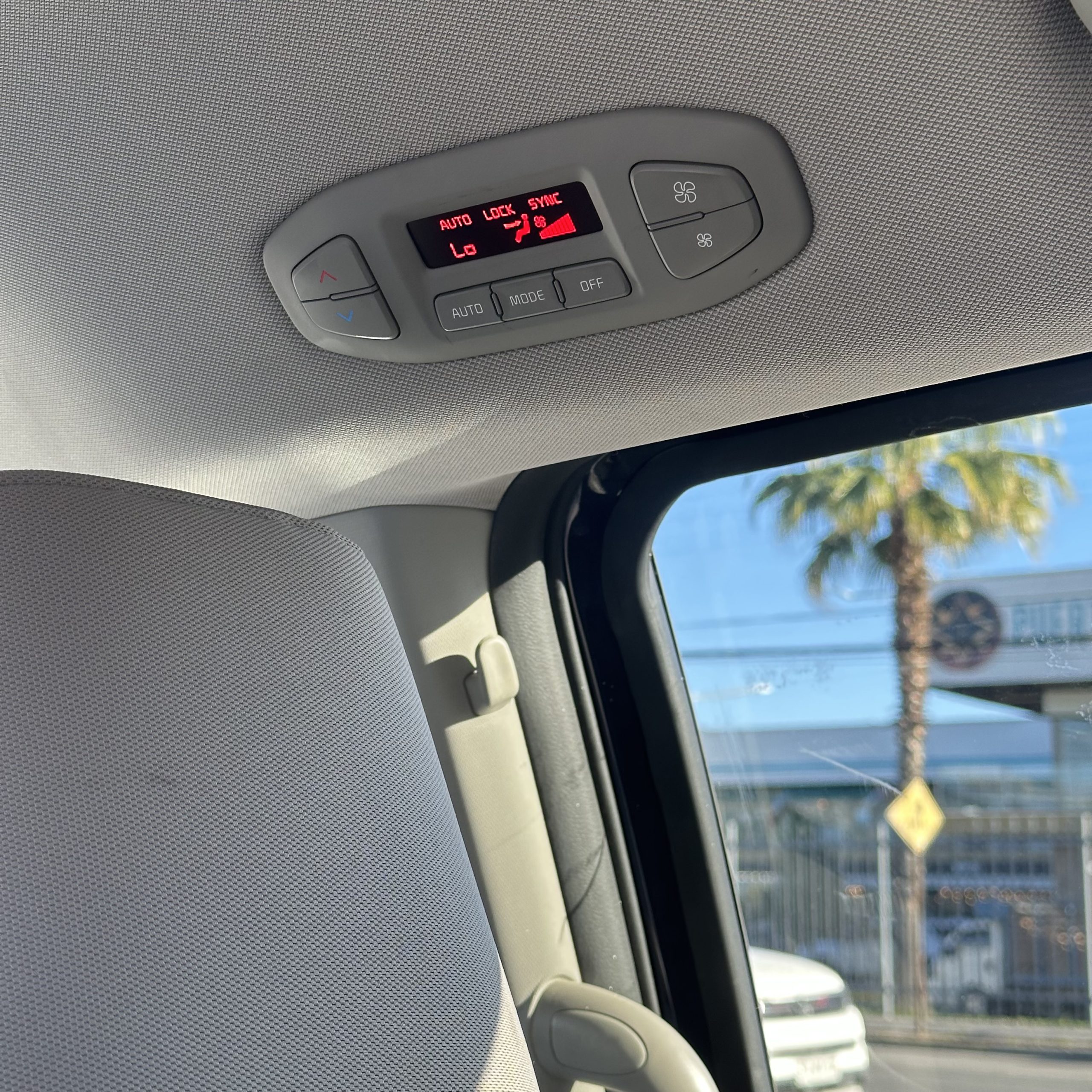 KIA Grand Carnival Miniván — foto 10 de 22