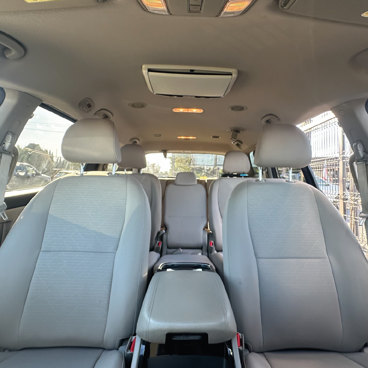 KIA Grand Carnival Miniván — foto 12 de 22