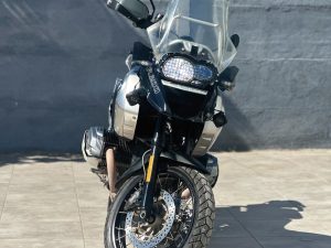 BMW R1200 triple black