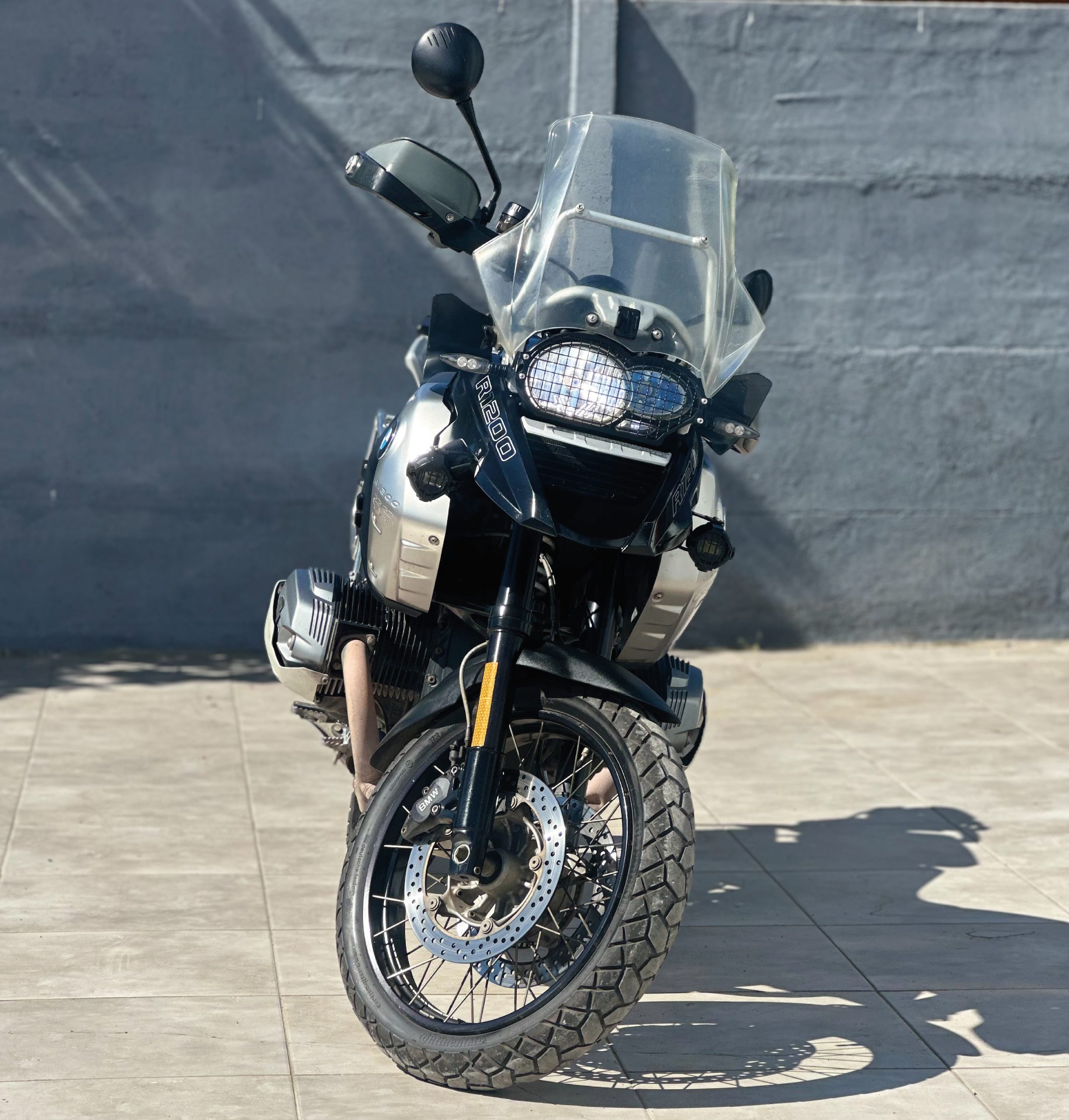 BMW R1200 triple black